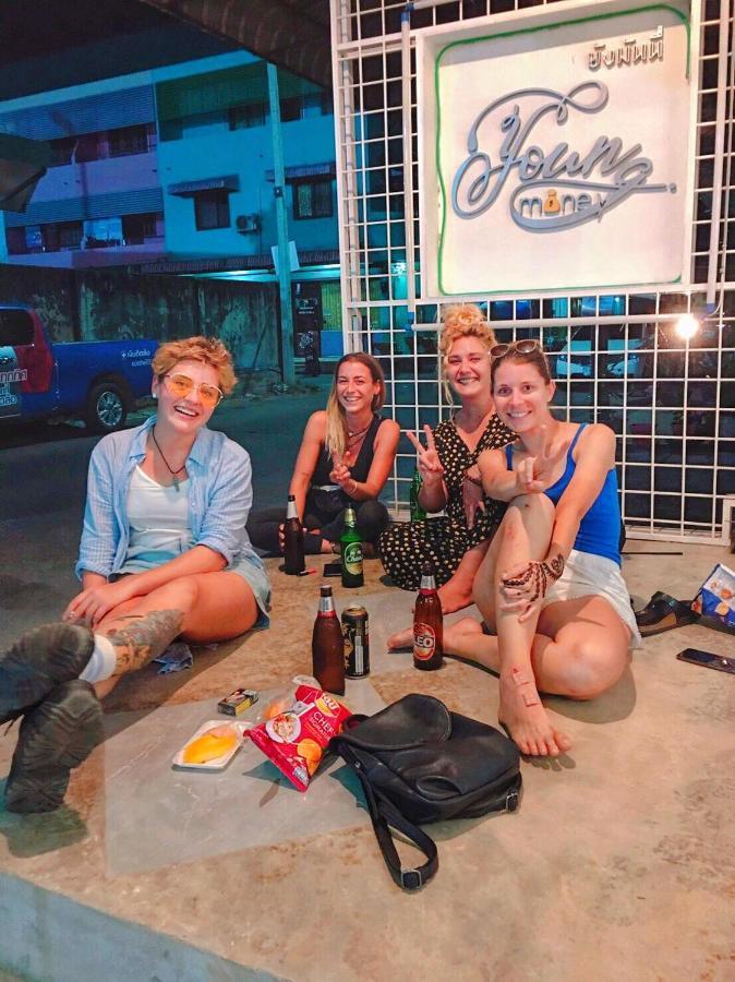 Young Money Hostel Surat Thani Eksteriør billede